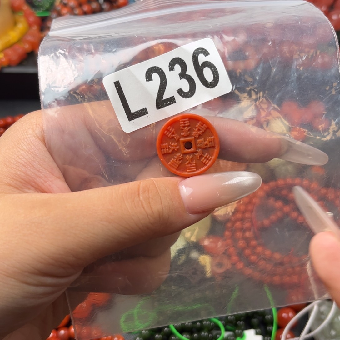 南红玛瑙未镶嵌珠宝奇石山**江