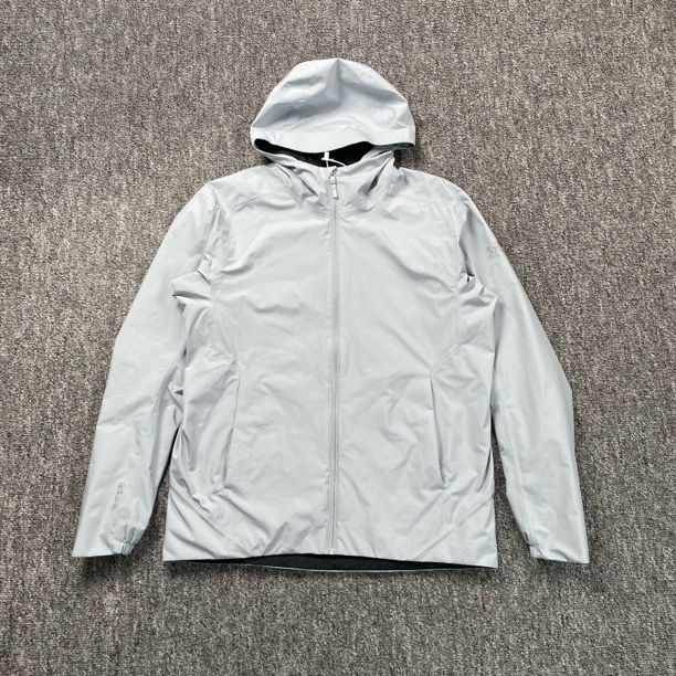 99新 ARC'TERYX/始祖鸟 52907/云水蓝logo印花连帽夹克外套/M码