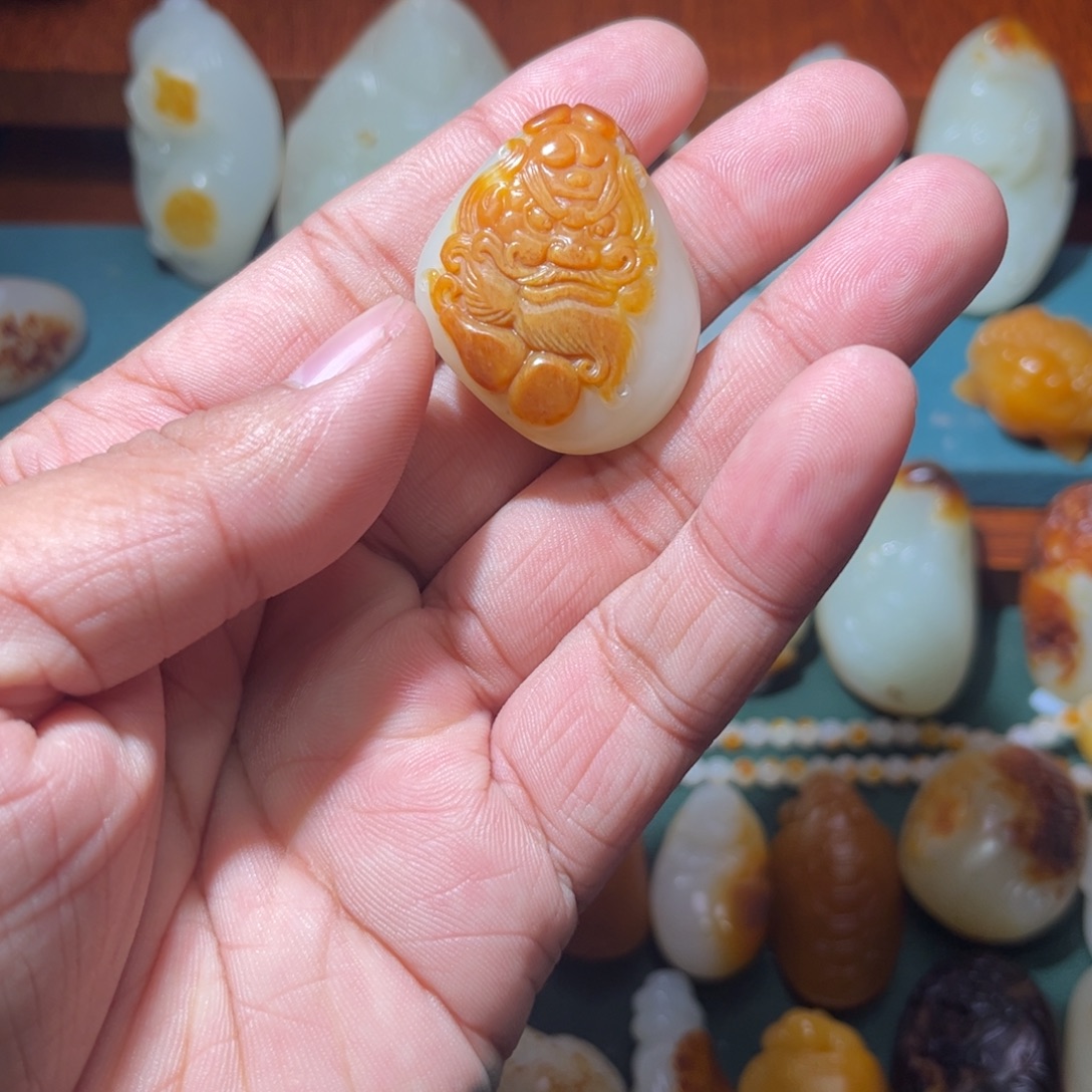 ****和田玉未镶嵌颈饰