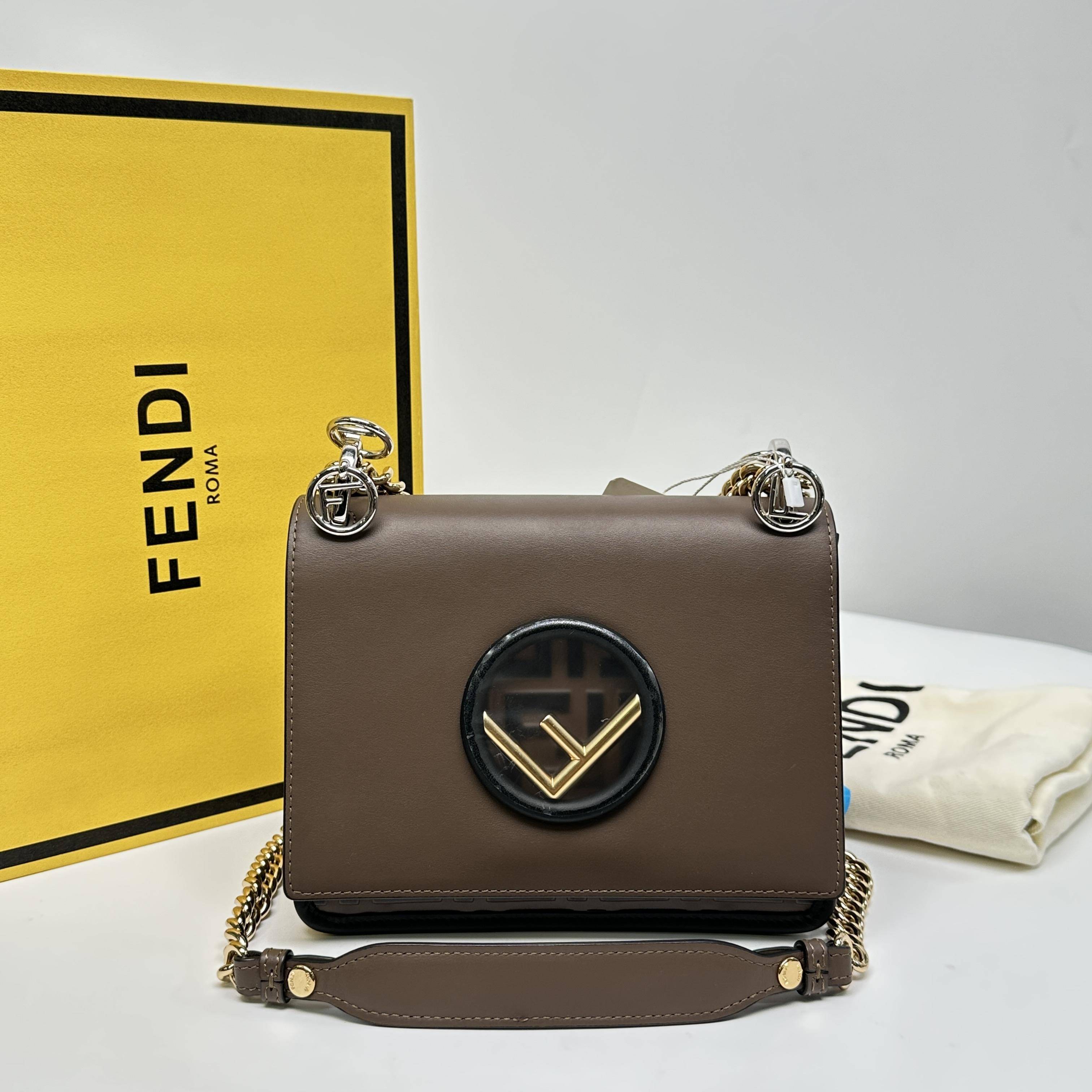 胖虎曼曼/芬迪/95新/公价0/箱包/斜挎包/312412210036