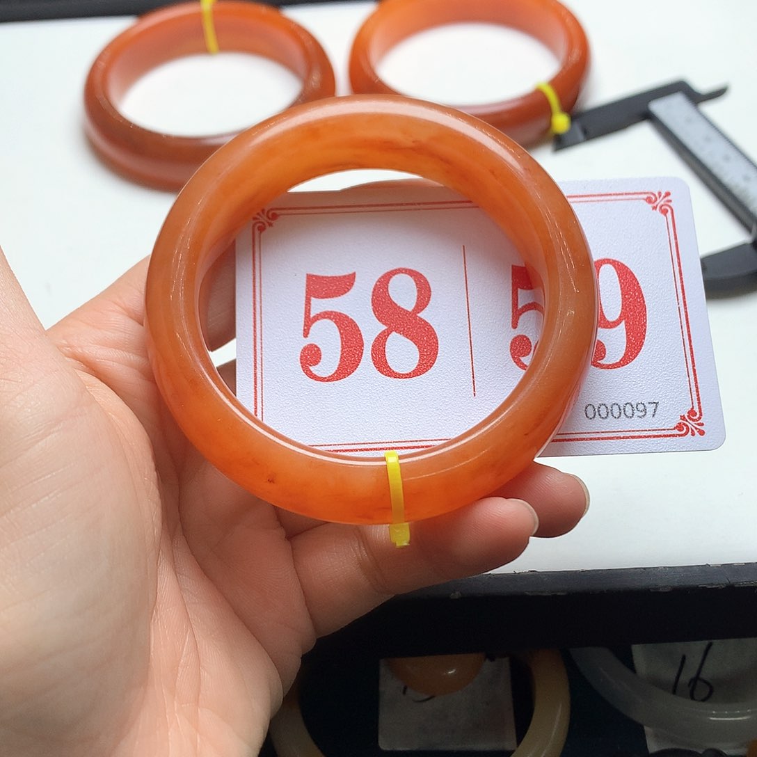 未镶嵌石英质玉（黄龙玉）手镯阿*