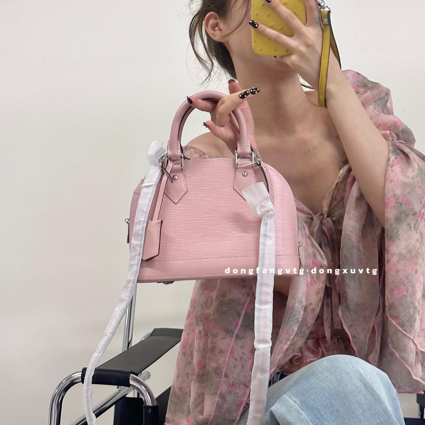 95新 LouisVuitton/路易威登 lv 樱花粉水波纹贝壳bb斜挎包K