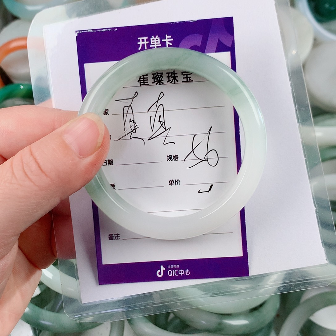 石英质玉手镯未镶嵌真*?