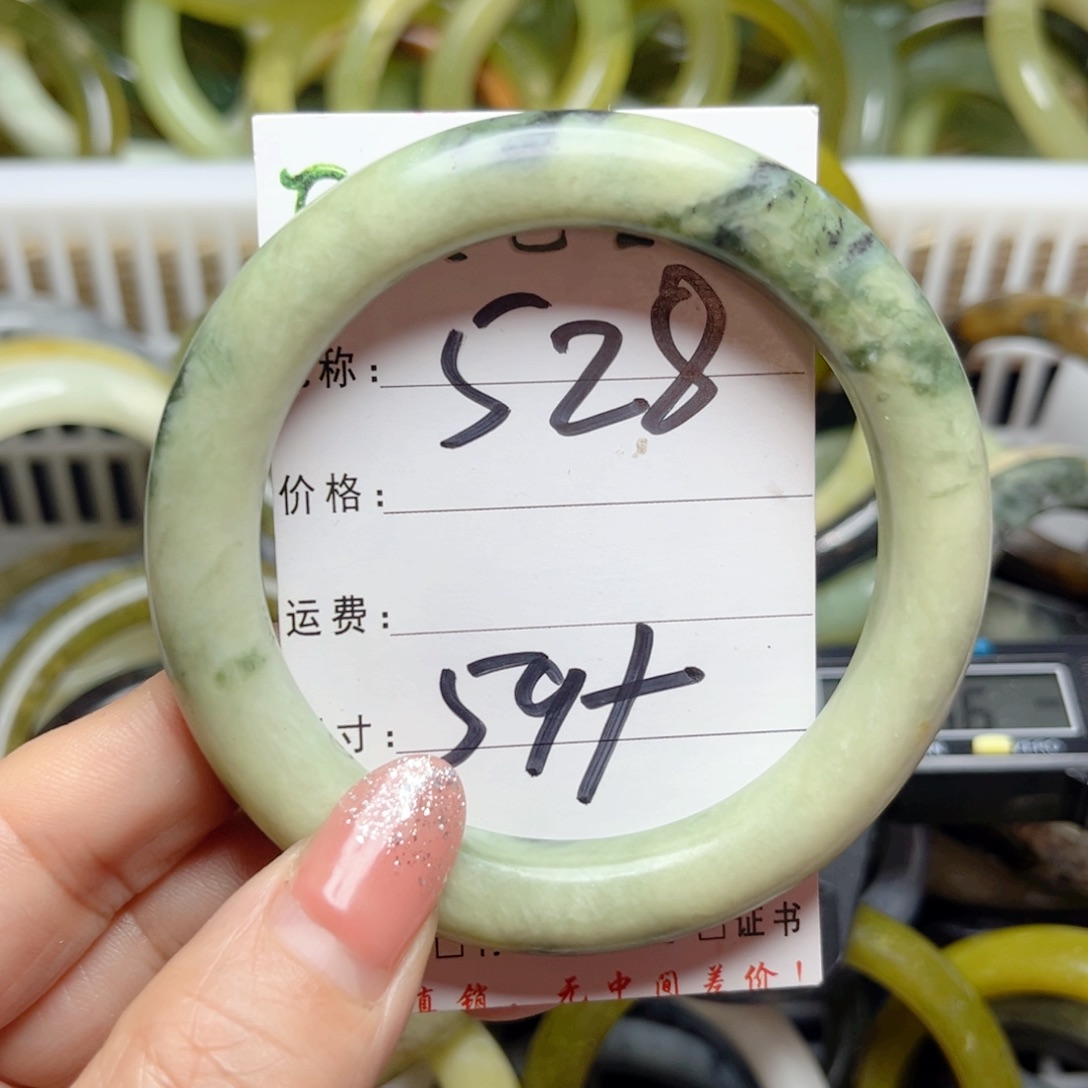 岫岩老玉（透闪石质玉）手镯未镶嵌