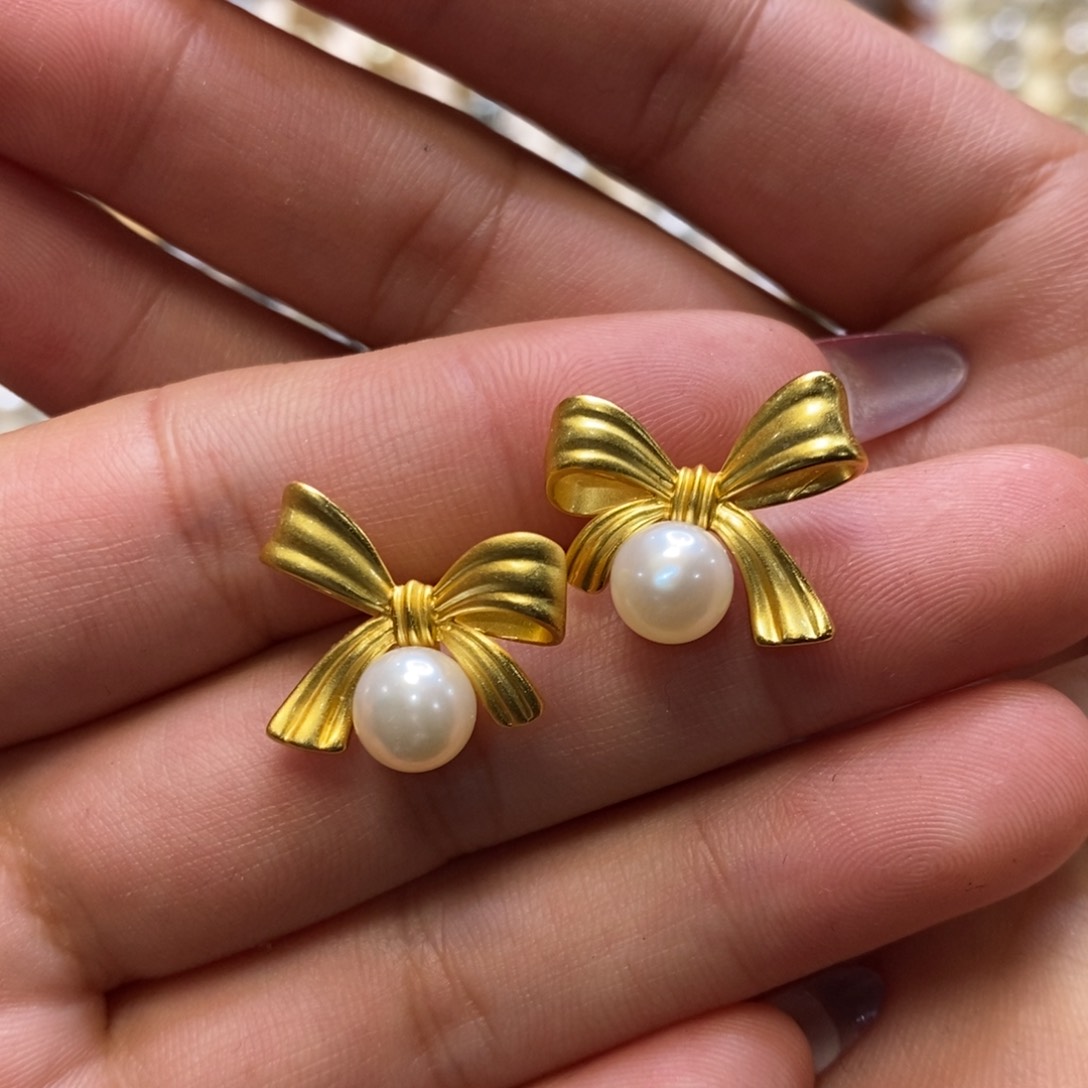 淡水珍珠耳饰未镶嵌