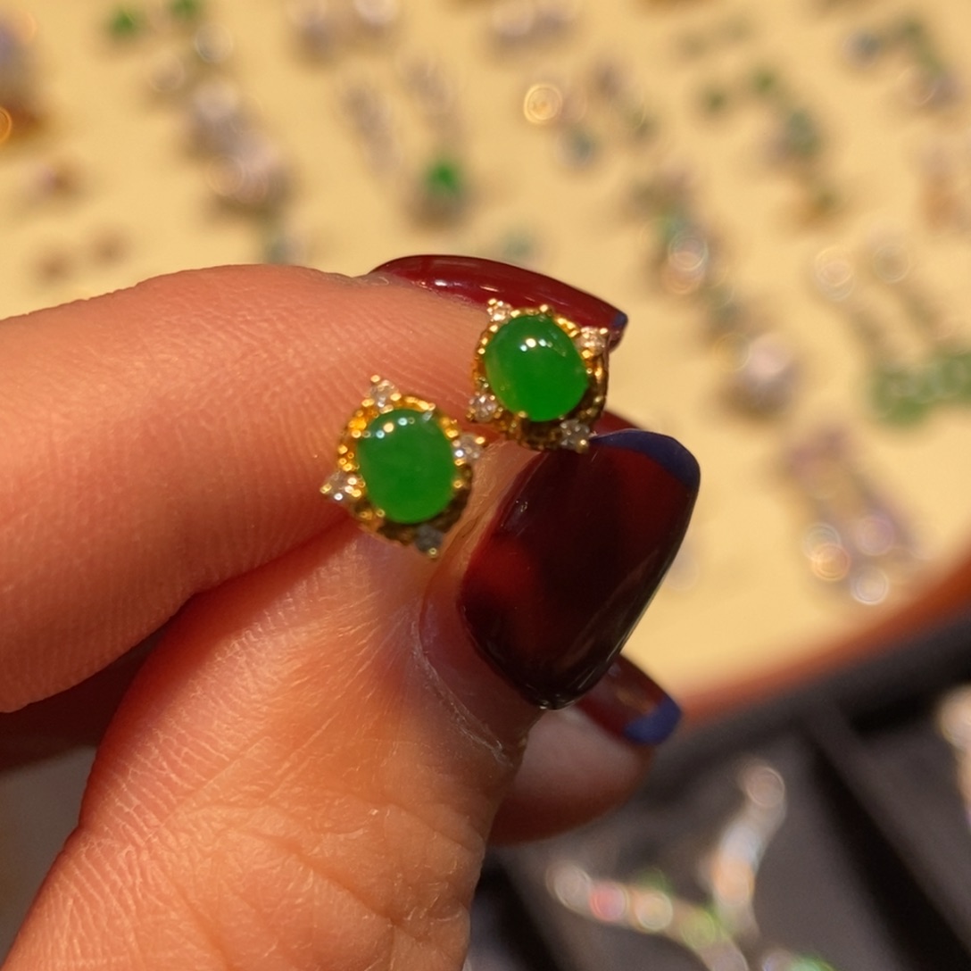 翡翠耳饰18K金镶嵌蛋面耳钉