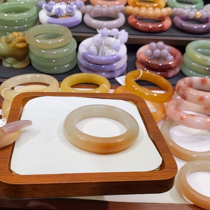 石英质玉未镶嵌手镯50