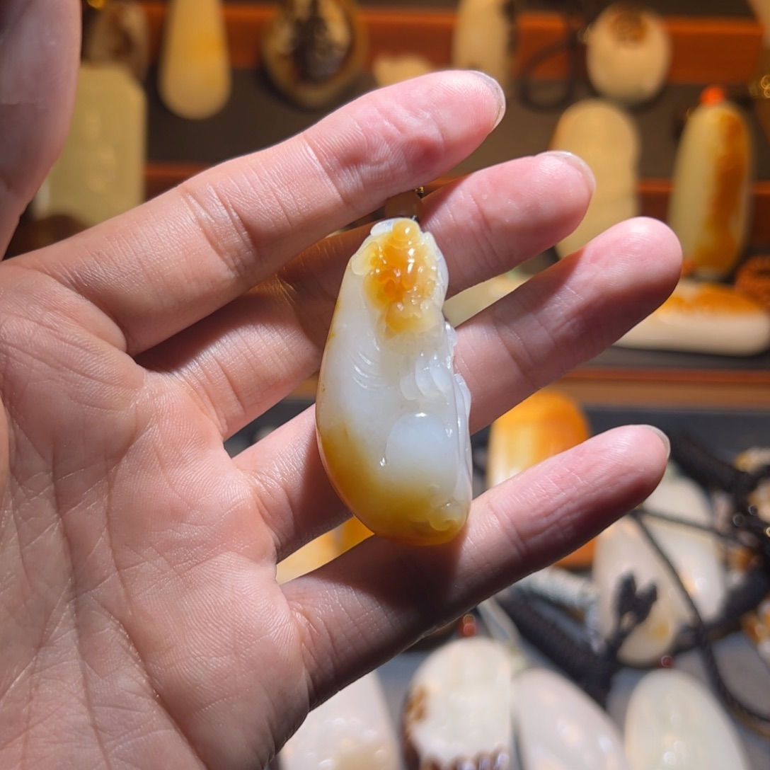 和田玉颈饰未镶嵌居*泡