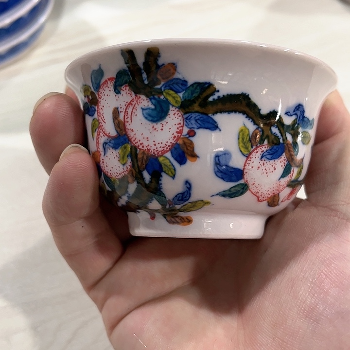 瓷片////景德镇陶瓷杯子。红。