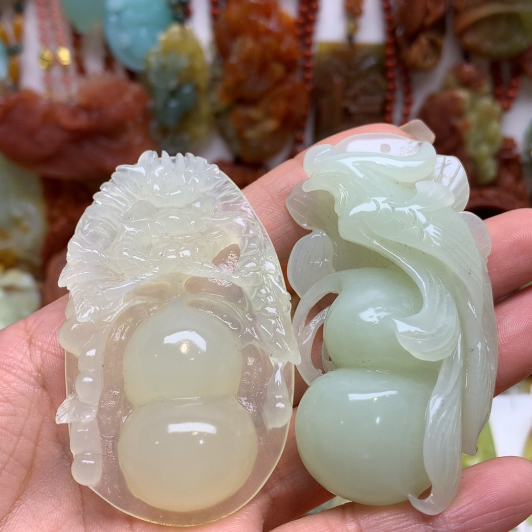 蛇纹石玉颈饰未镶嵌兔*星