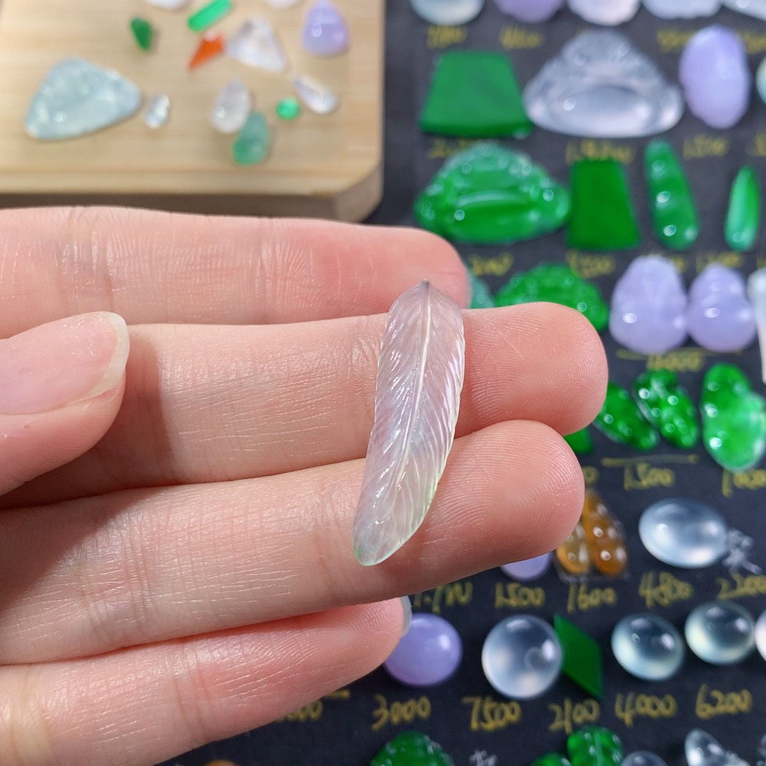 翡翠颈饰未镶嵌羽毛