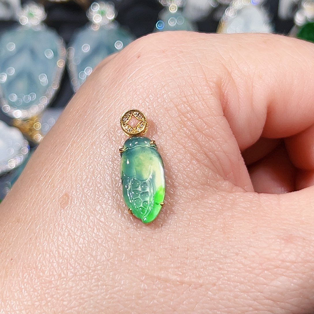 翡翠吊坠(不含链)18K金镶嵌