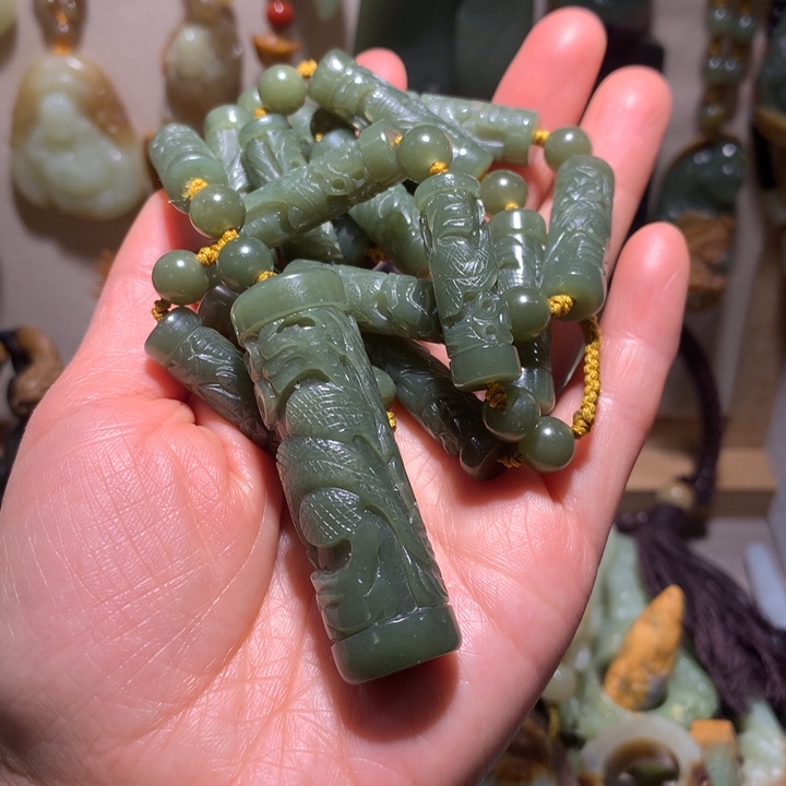 和田玉未镶嵌把件