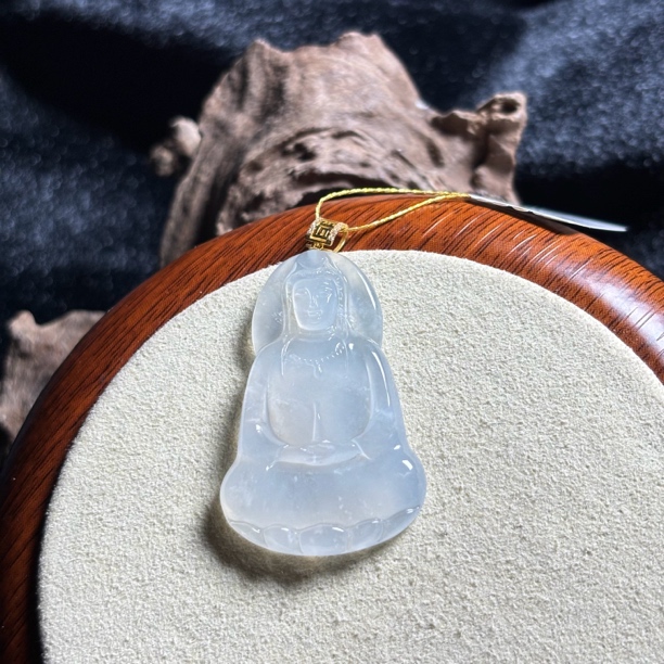 天然A货翡翠18K金镶嵌冰种素衣观音吊坠冰透精雕尺寸36*23.3*4