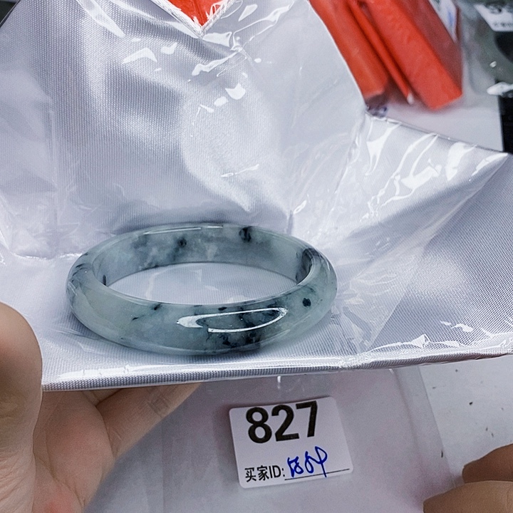 翡翠未镶嵌手镯一图一物实物为准（微瑕处理）