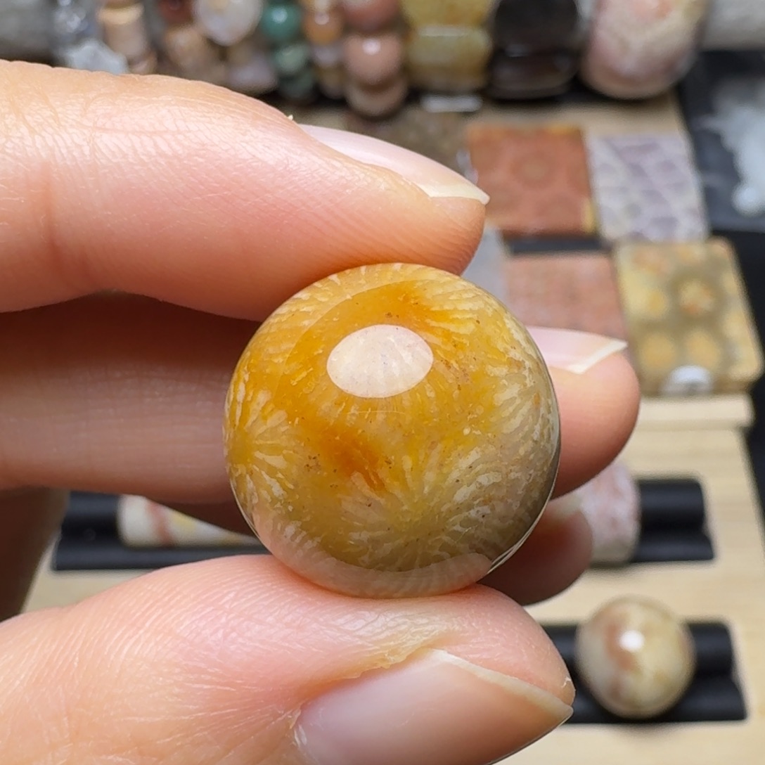 硅化玉未镶嵌大颗粒烟花，有纹