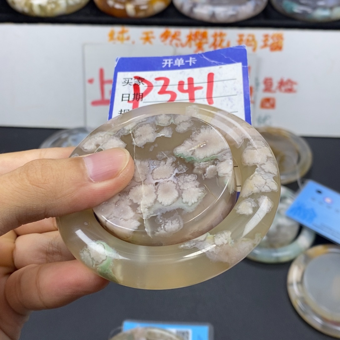 复***你石英质玉手镯未镶嵌