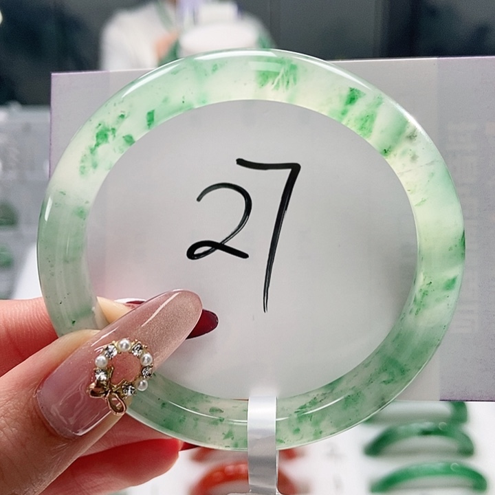 石英质玉手镯未镶嵌天然A货非洲翠手镯