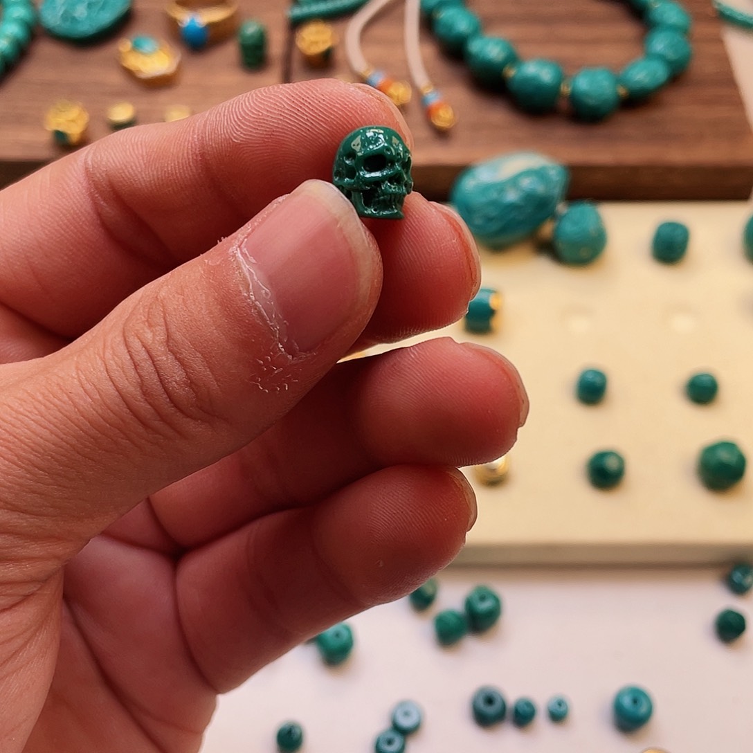 绿松石颈饰未镶嵌