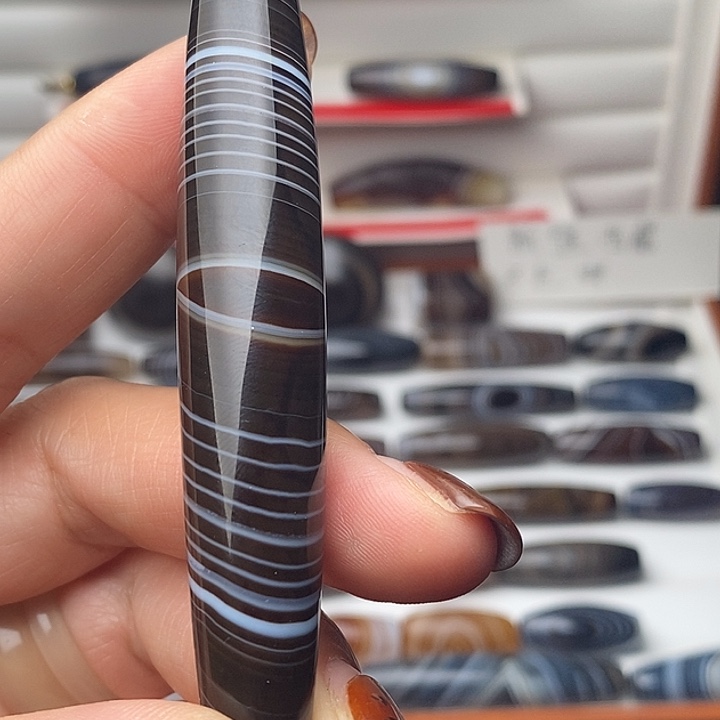 沈***司玛瑙/玉髓未镶嵌珠宝半成品