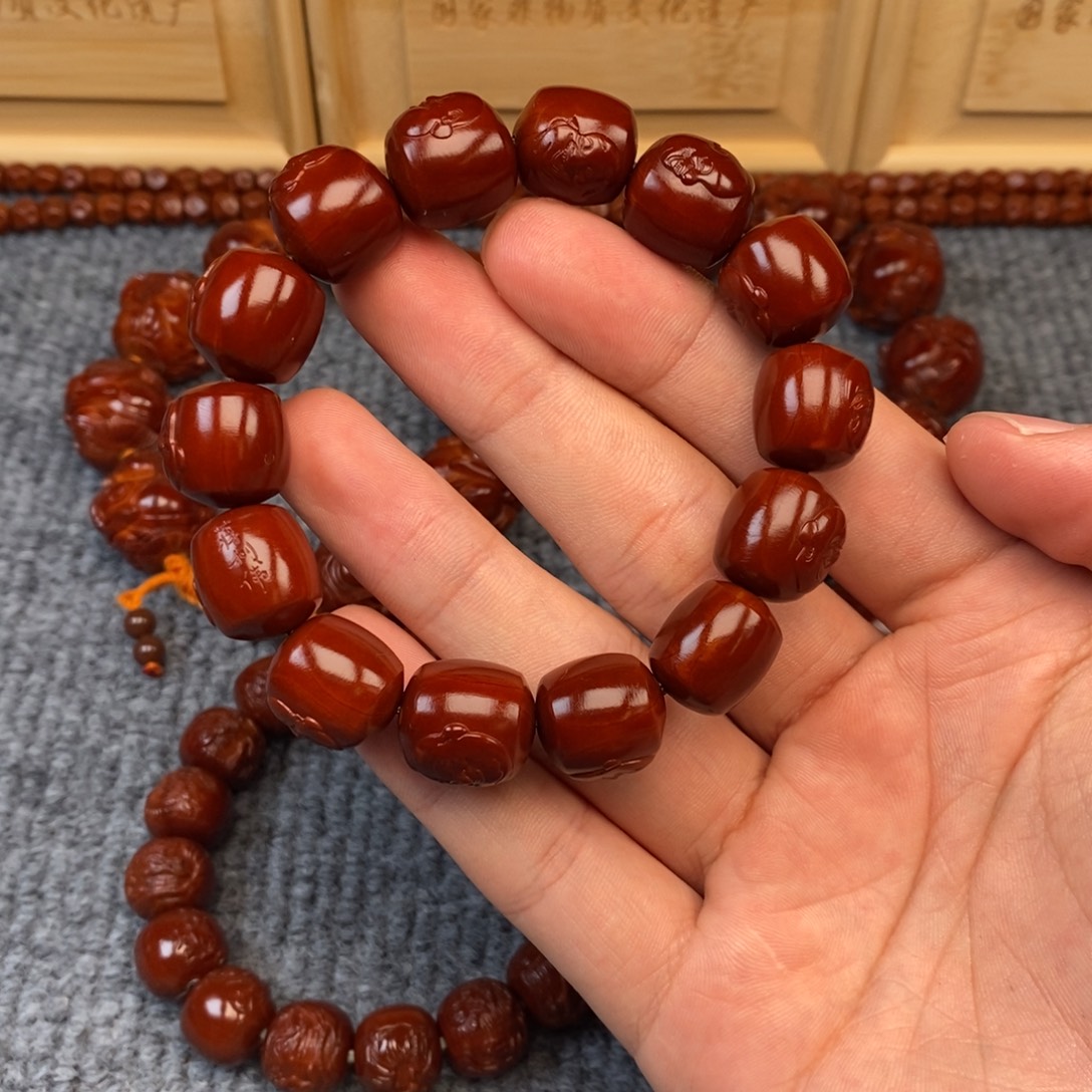 水***在橄榄核吊坠老型弥勒