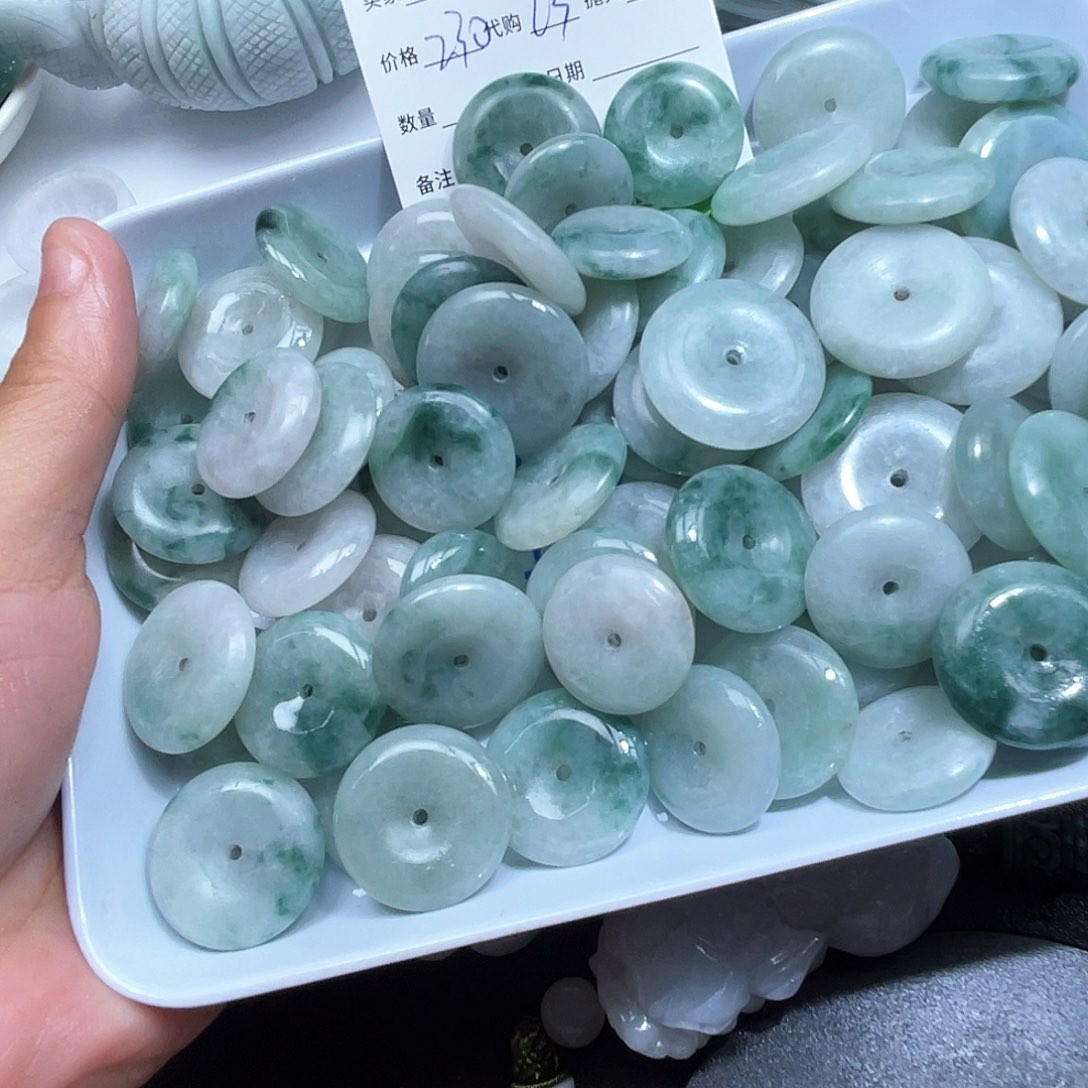 1***小翡翠未镶嵌颈饰这