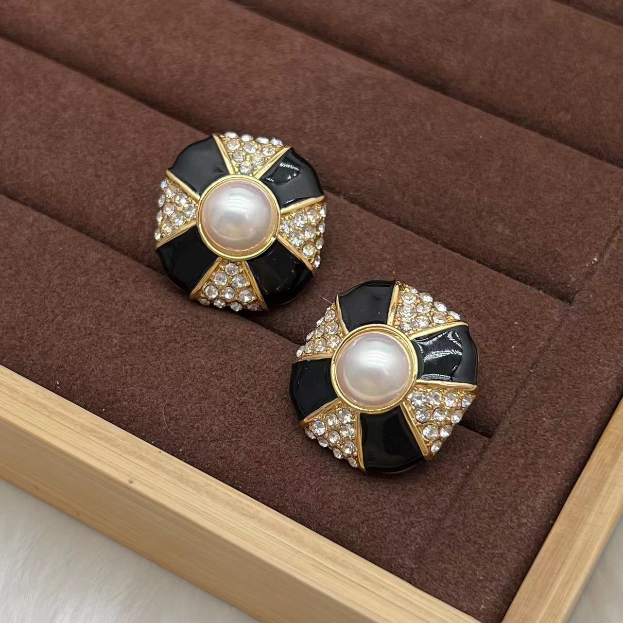 合金仿珍珠耳饰 远远（YY836）镀k金手工轻奢黑色百搭精致设计时尚