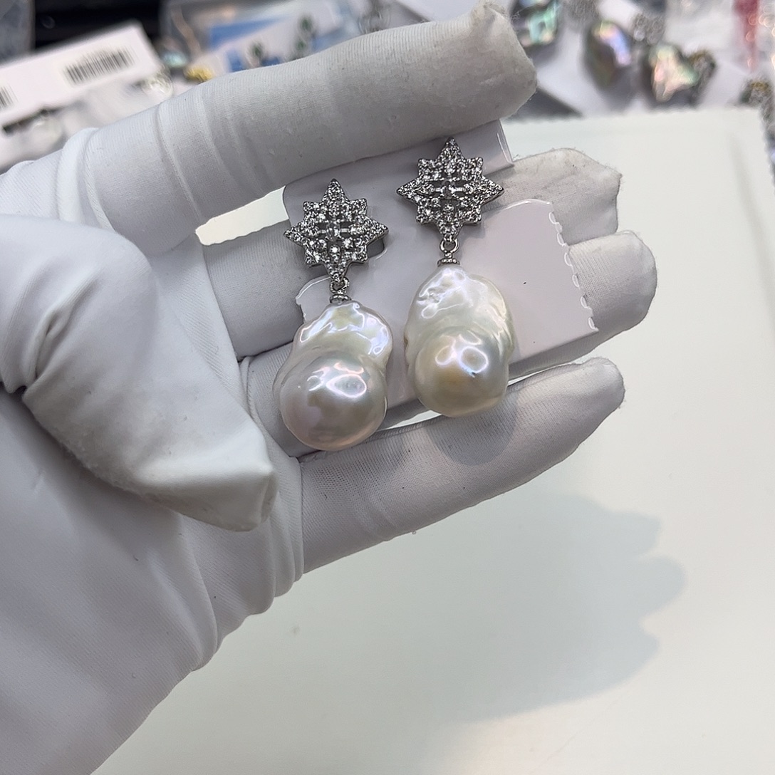 合金淡水珍珠胸饰