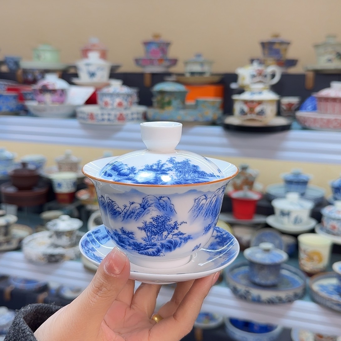 盖碗里放上适量水烧