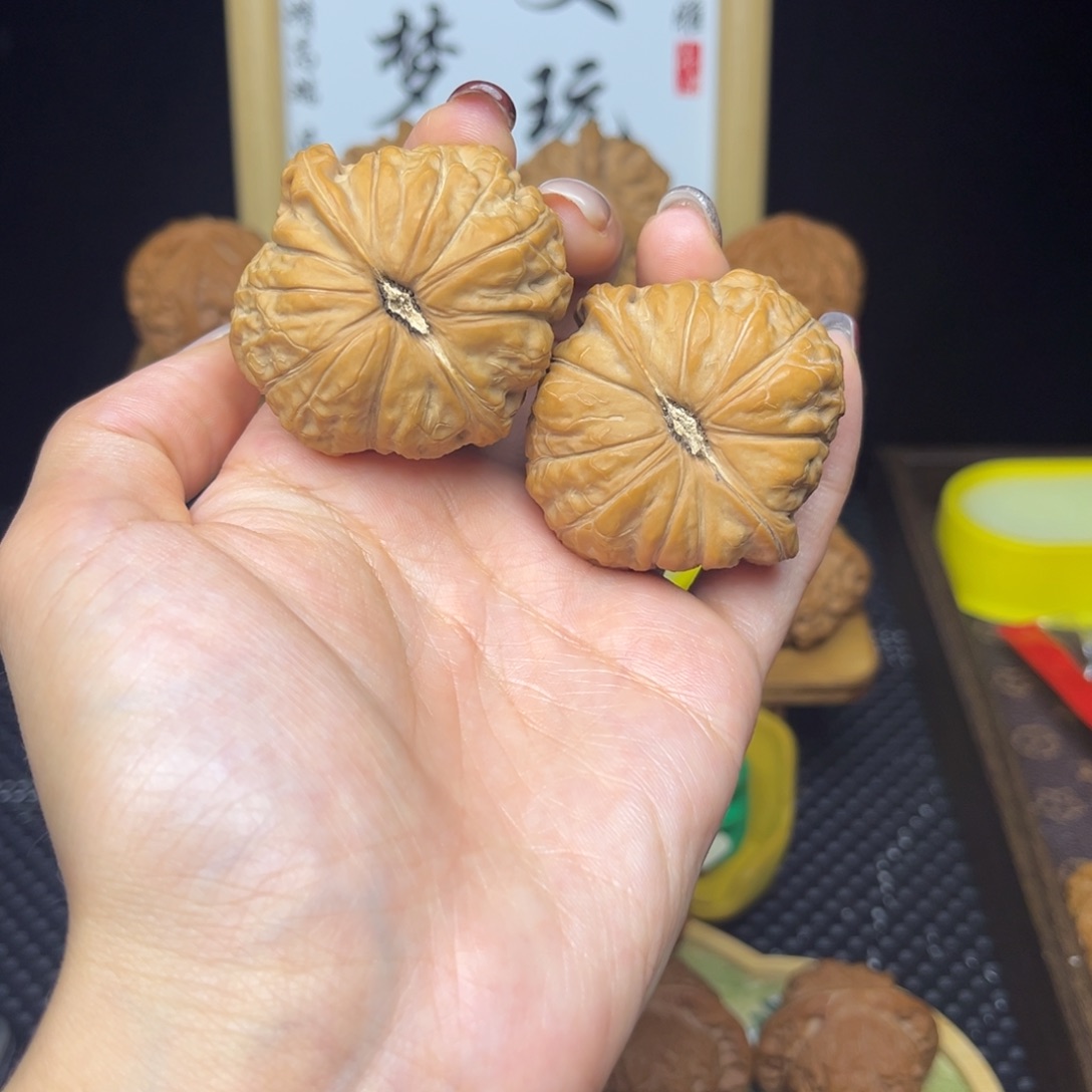 文玩核桃吊坠南瓜44全白茬