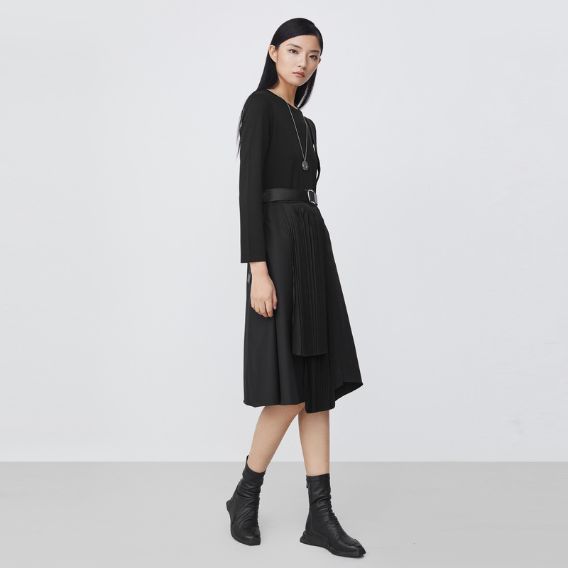 圣迪奥优雅气质休闲通勤百搭圆领收腰抽褶不规则连衣裙S21481225