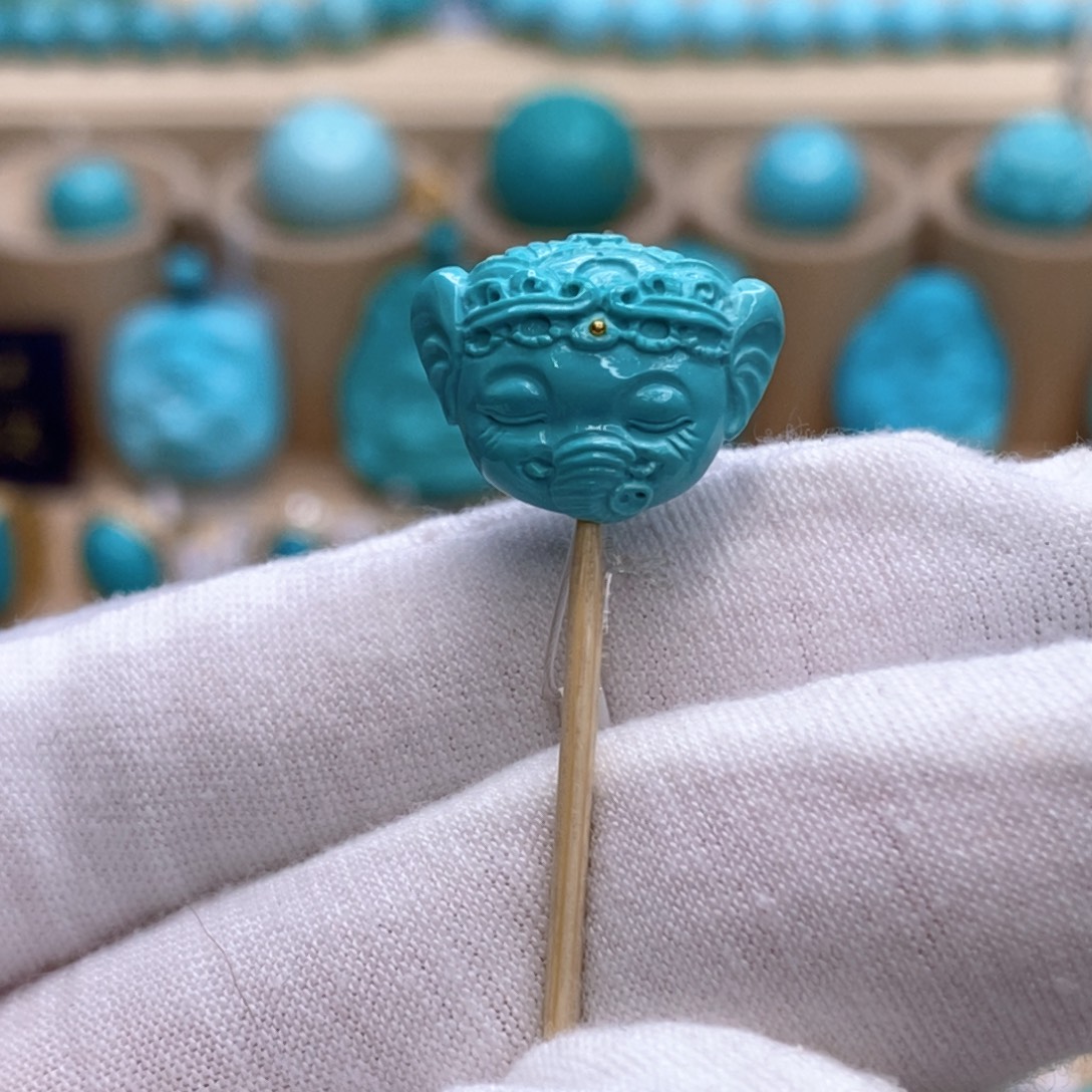 绿松石未镶嵌珠宝奇石