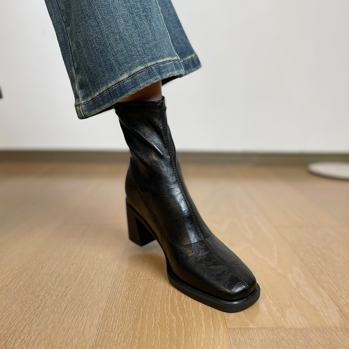 羊皮版~静音底弹力瘦瘦靴女粗跟高跟短靴通勤秋冬复古黑色加绒靴