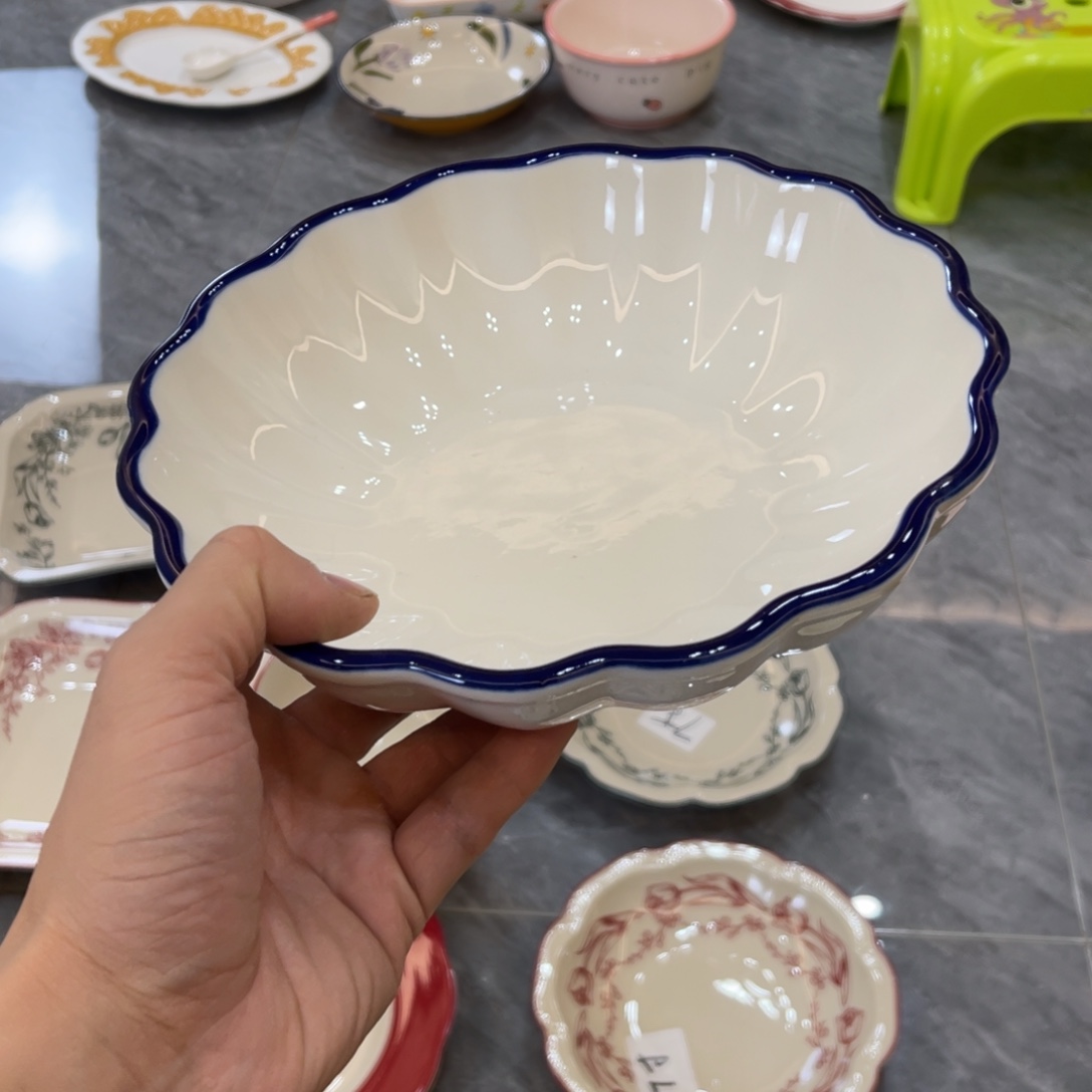 陶瓷微瑕餐具介意勿拍，满18飞！