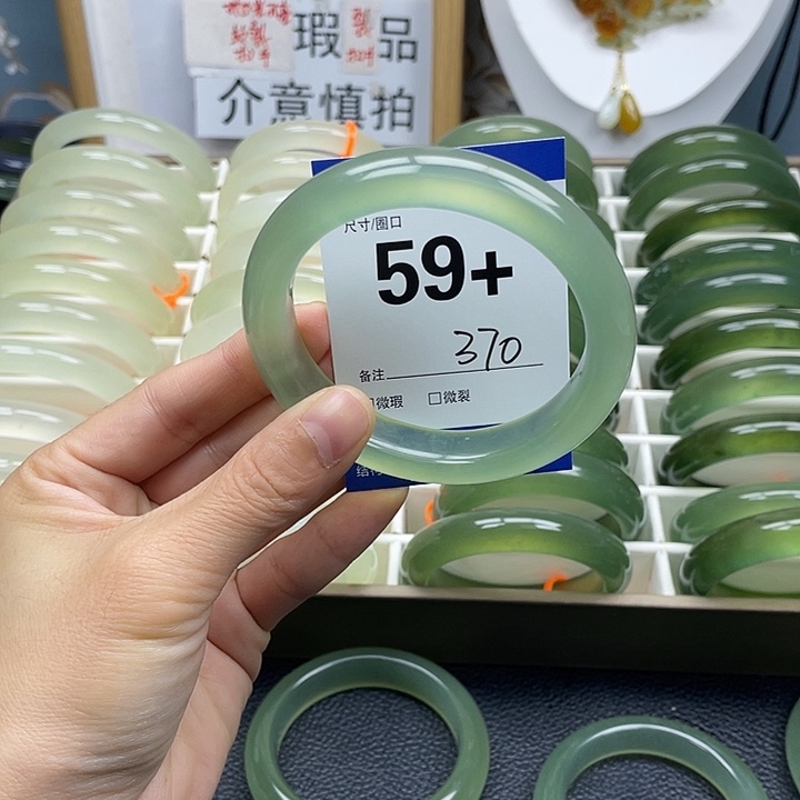 离***秋蛇纹石玉未镶嵌手镯