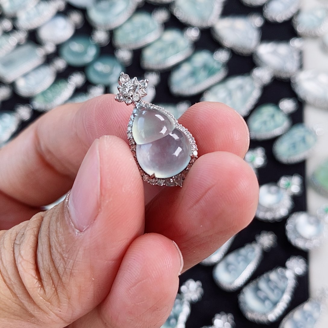 翡翠18K金镶嵌颈饰啊啊啊啊啊