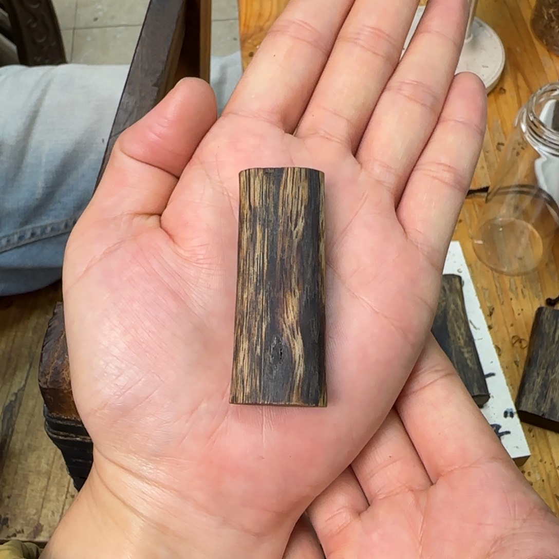 沉香吊坠素牌绿奇6.9克