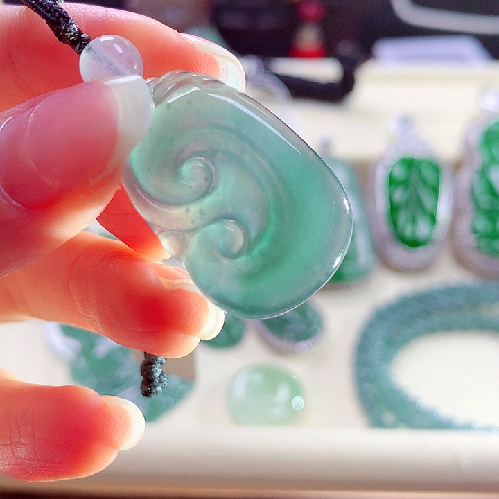 翡翠颈饰未镶嵌天然