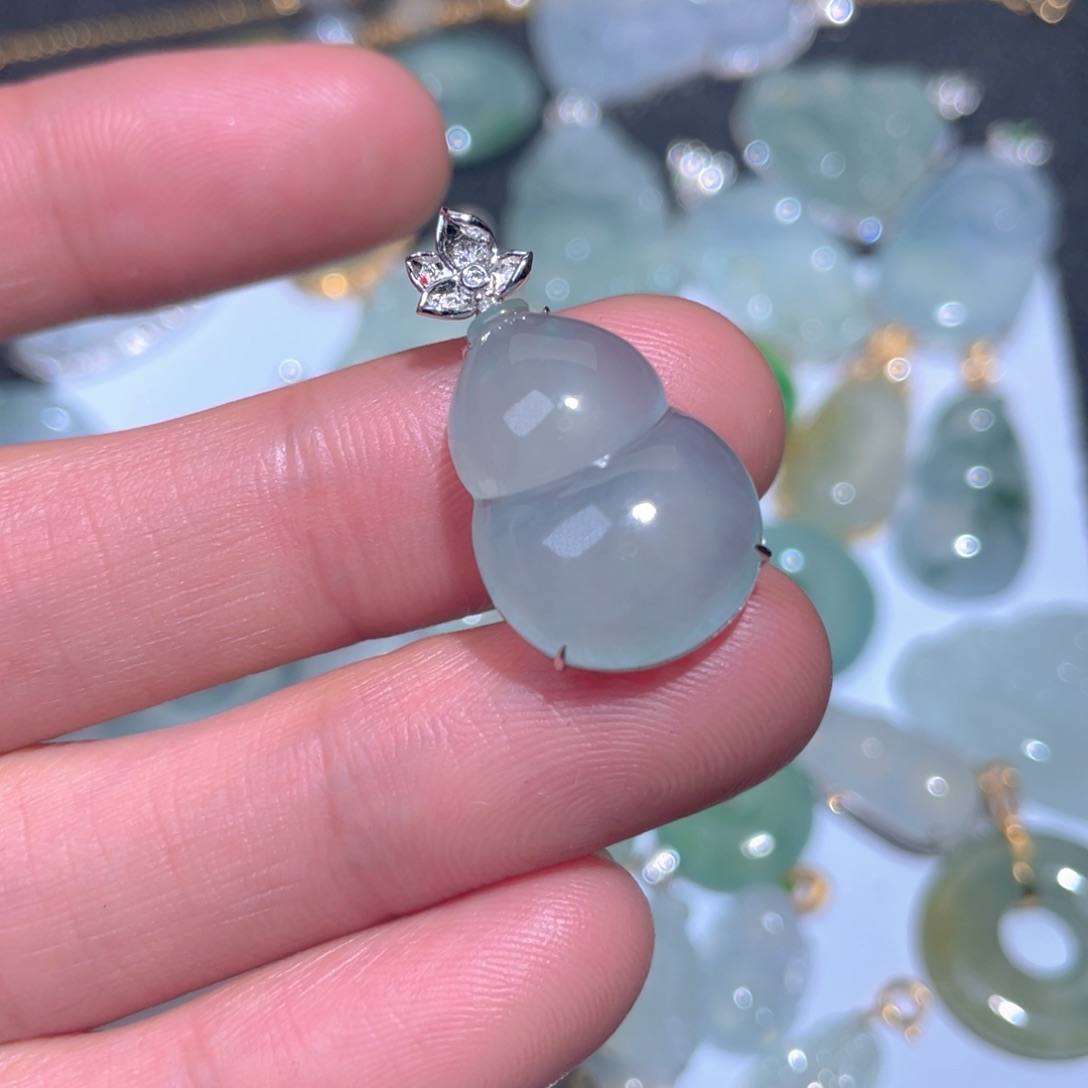 翡翠颈饰18K金镶嵌翡翠