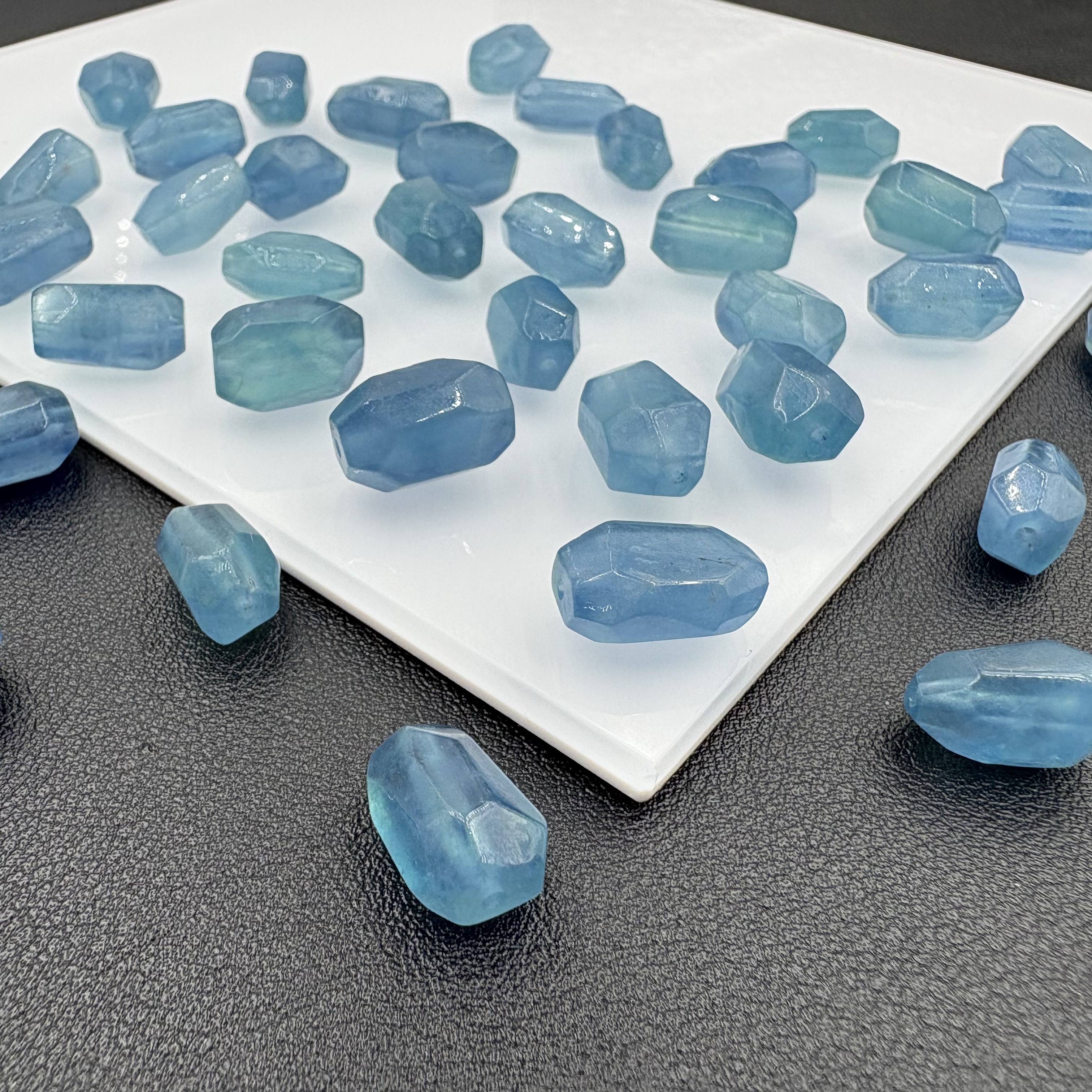 「戴琴珠宝」DQ1955-海蓝宝通孔随形（多样性发其一）