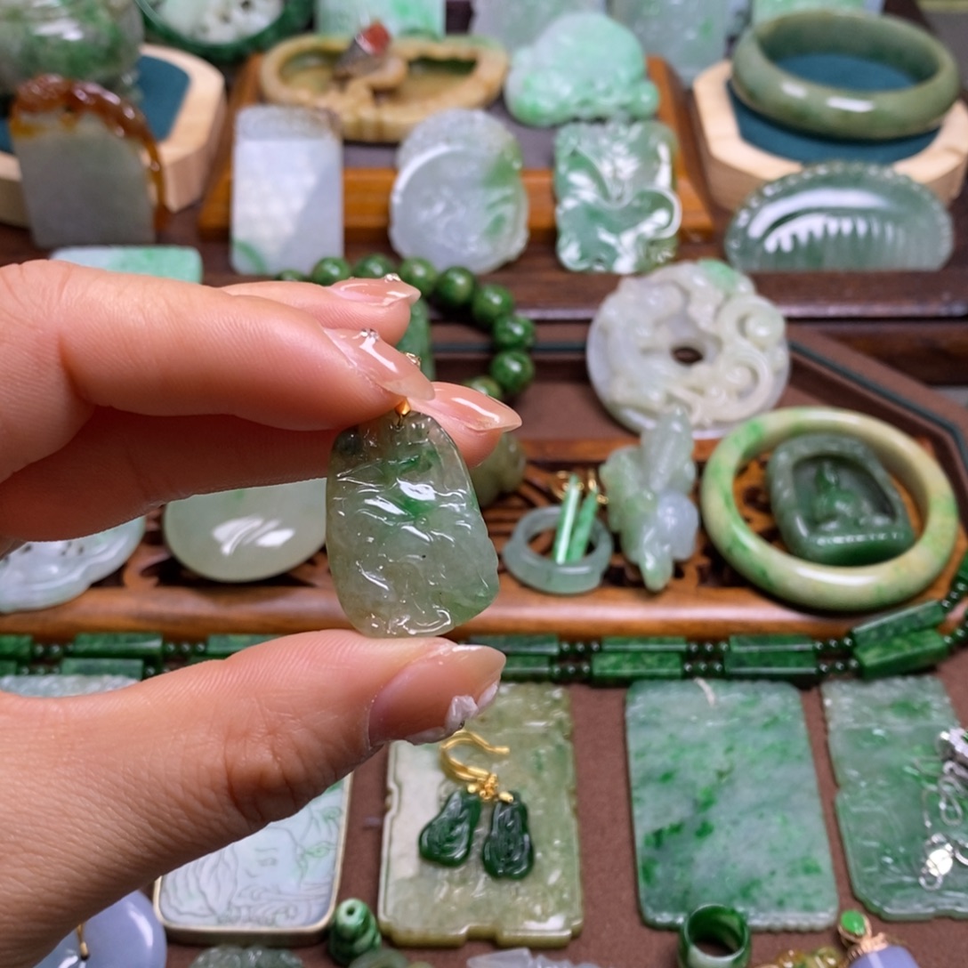 顾***汐翡翠未镶嵌挂件111111111111111