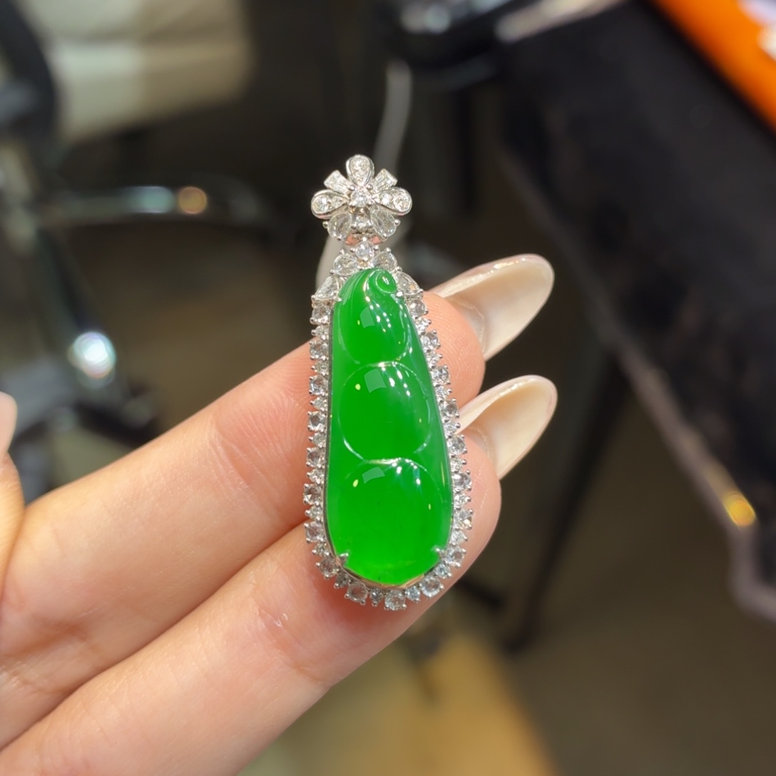 翡翠18K金镶嵌颈饰天然缅甸翡翠