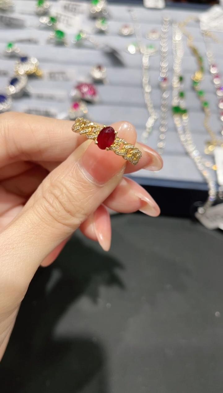 18K金镶嵌天然红宝石戒指