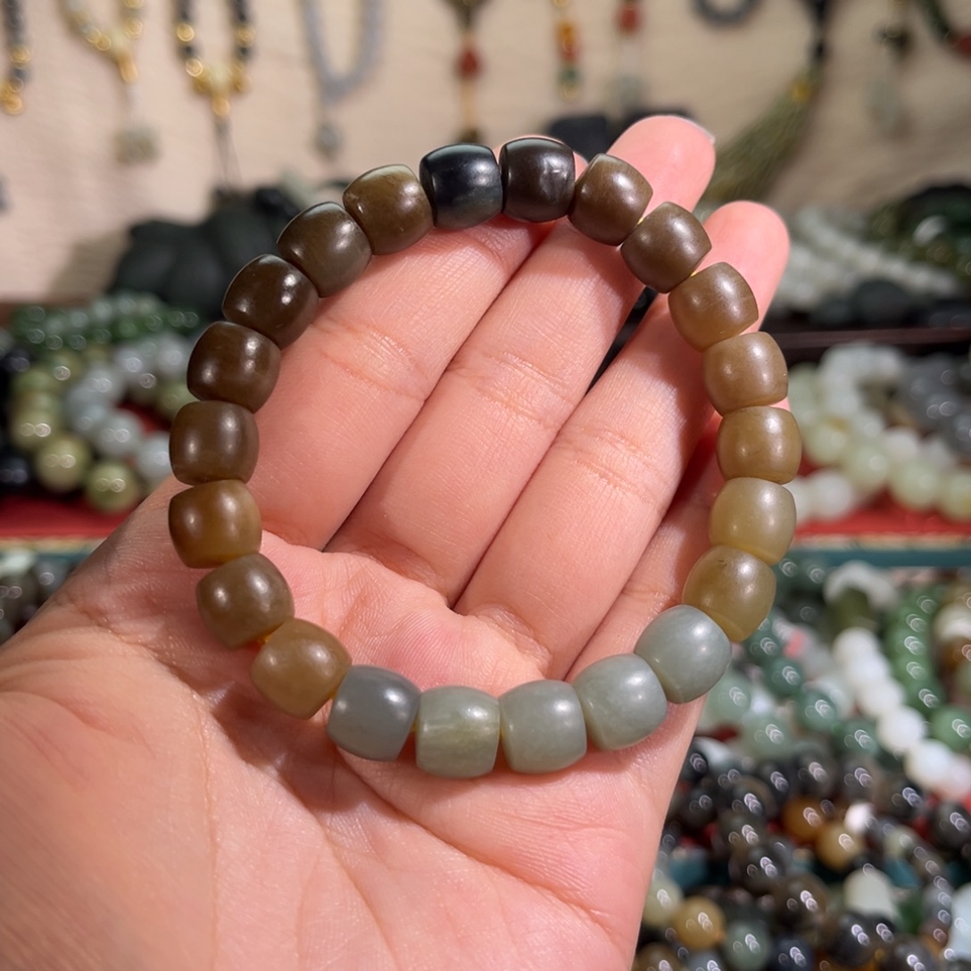 云***石和田玉未镶嵌手链