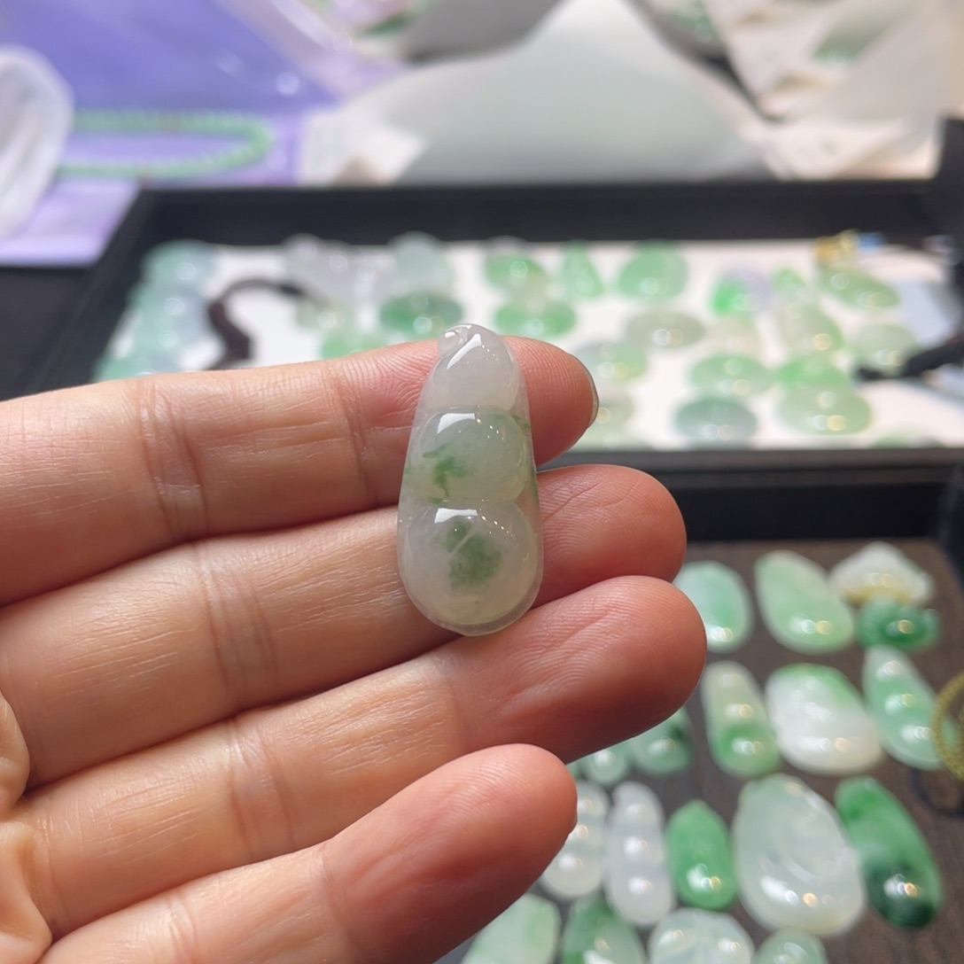 翡翠未镶嵌吊坠(不含链)色花福豆