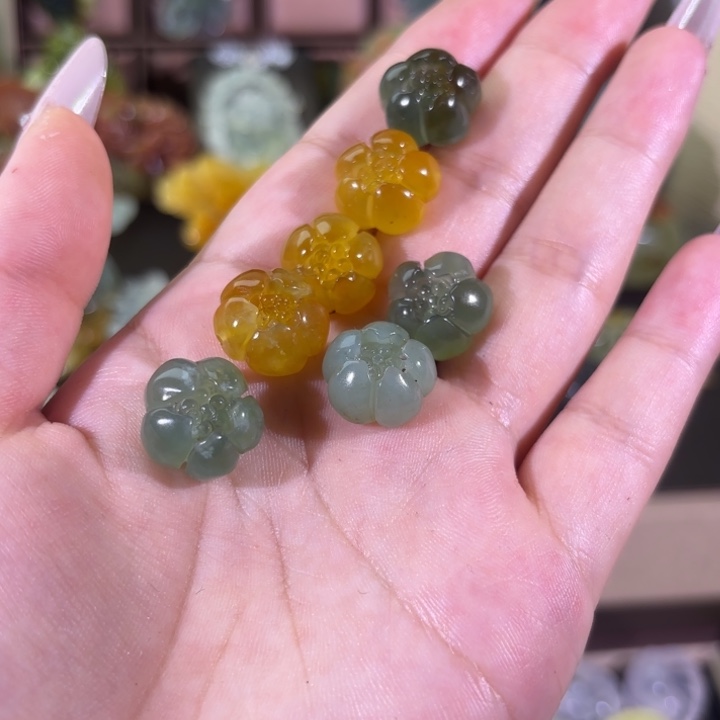 蛇纹石玉未镶嵌颈饰七*随机发