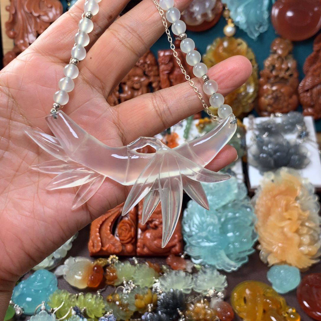 蛇纹石玉挂坠未镶嵌