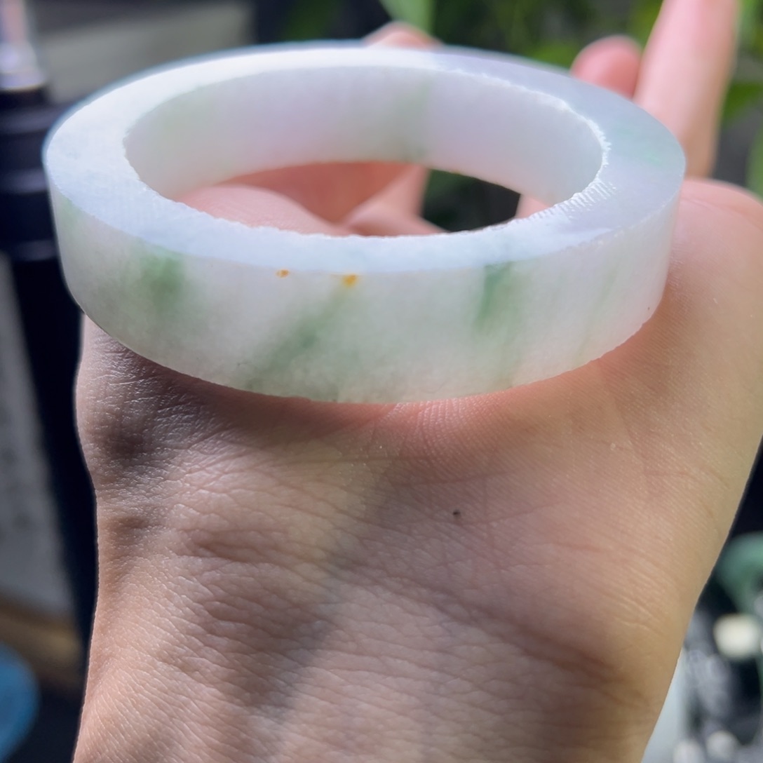 未镶嵌正圈定制翡翠飘绿花