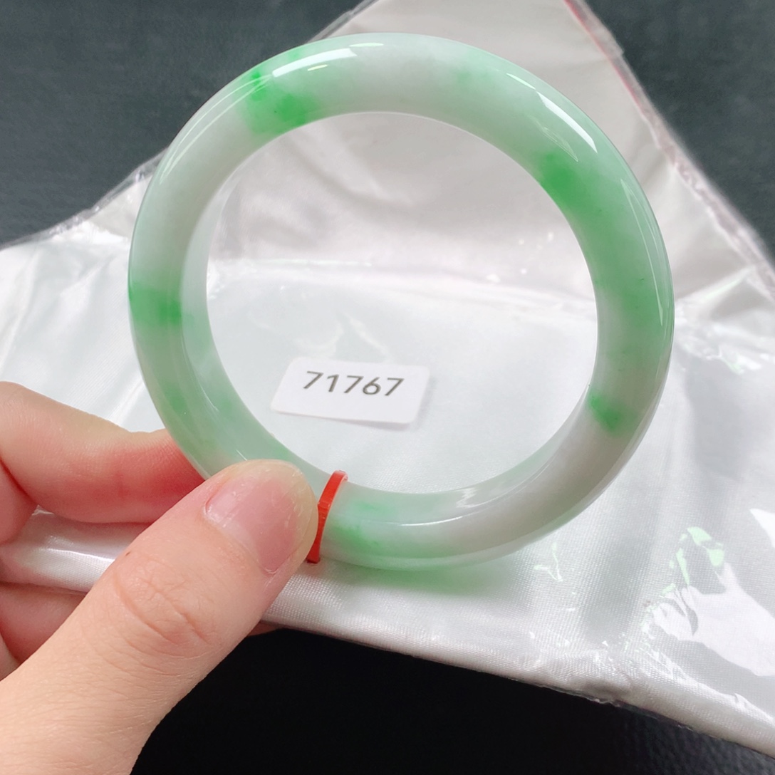 翡翠手镯未镶嵌天然翡翠手镯01