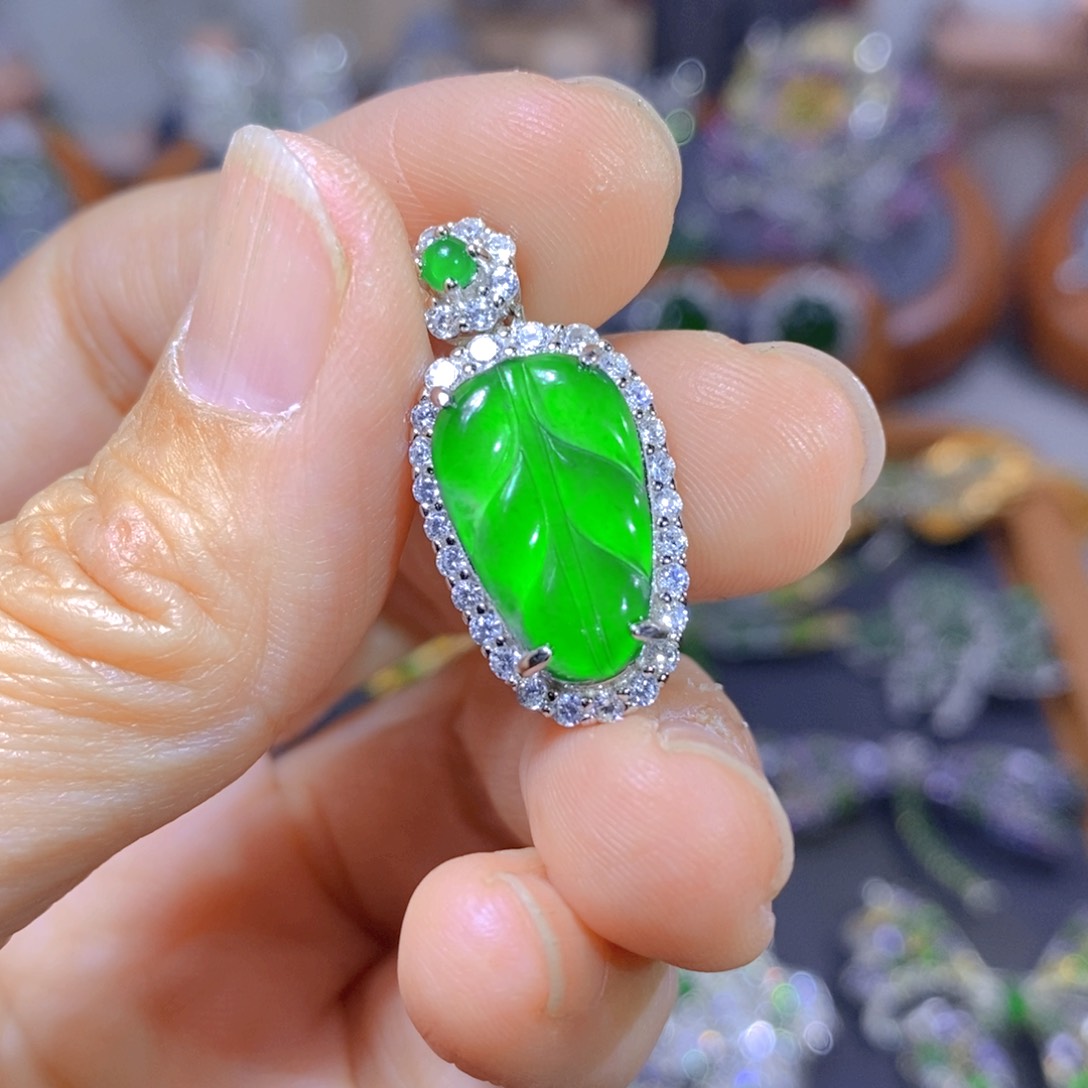 翡翠颈饰银S925镶嵌天然翡翠